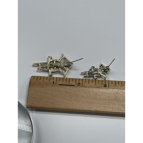 Vintage Big & Small Clock Brooch Pin with Mother of Pearl Face Pair‎ - Picture 6 of 7